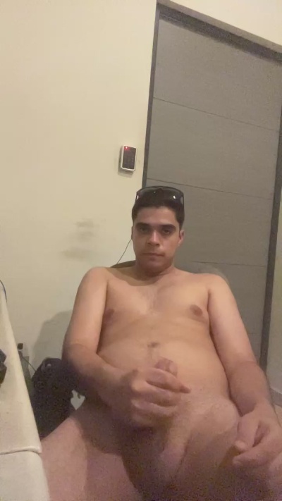 HornyMztBoee live cam on Cam4
