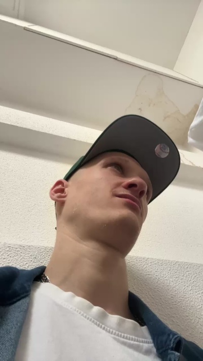 HornyPornyGuy live cam on Cam4