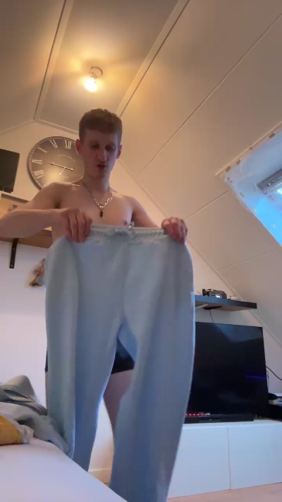 HornyPornyGuy live cam on Cam4