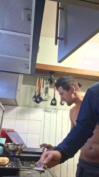 Hornyballs69 live cam on Cam4