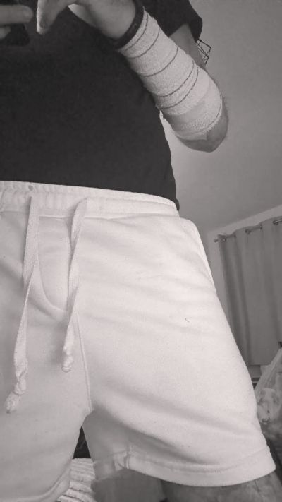 Hornycho80 live cam on Cam4