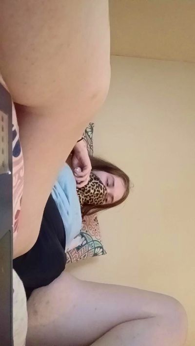 Hornyslut696969 live cam on Cam4