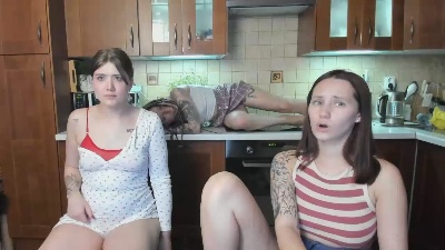 HotCaramelsTrio live cam on Cam4