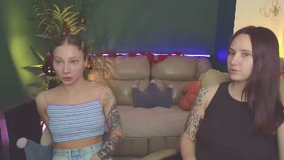 HotCaramelsTrio live cam on Cam4