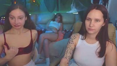 HotCaramelsTrio live cam on Cam4
