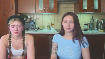HotCaramelsTrio live cam on Cam4