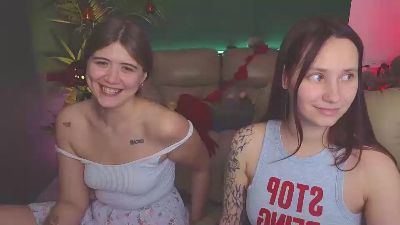 HotCaramelsTrio live cam on Cam4