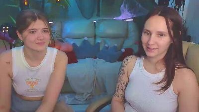 HotCaramelsTrio live cam on Cam4