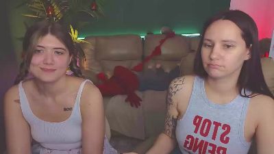 HotCaramelsTrio live cam on Cam4