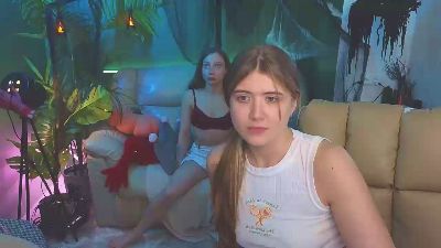 HotCaramelsTrio live cam on Cam4