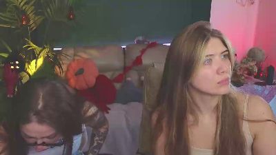 HotCaramelsTrio live cam on Cam4