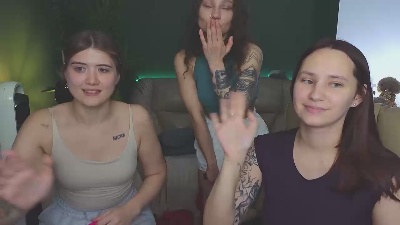 HotCaramelsTrio live cam on Cam4