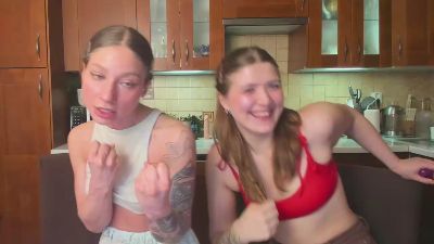 HotCaramelsTrio live cam on Cam4