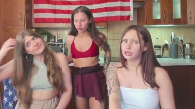 HotCaramelsTrio live cam on Cam4
