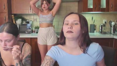 HotCaramelsTrio live cam on Cam4