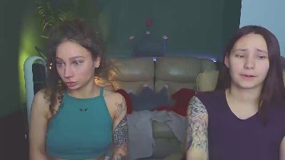 HotCaramelsTrio live cam on Cam4