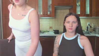 HotCaramelsTrio live cam on Cam4