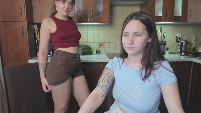 HotCaramelsTrio live cam on Cam4