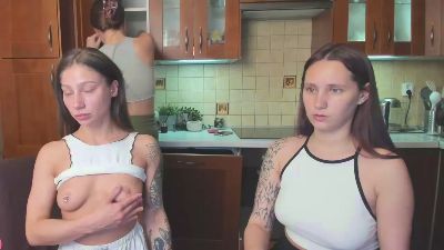 HotCaramelsTrio live cam on Cam4