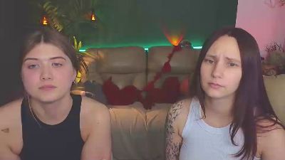 HotCaramelsTrio live cam on Cam4