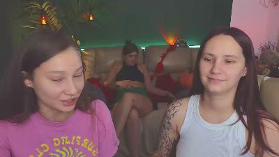 HotCaramelsTrio live cam on Cam4
