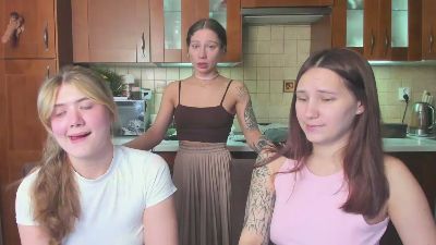 HotCaramelsTrio live cam on Cam4