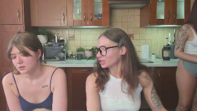 HotCaramelsTrio live cam on Cam4