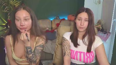 HotCaramelsTrio live cam on Cam4