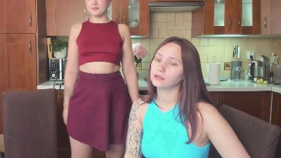 HotCaramelsTrio live cam on Cam4