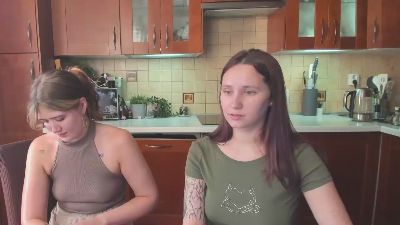 HotCaramelsTrio live cam on Cam4