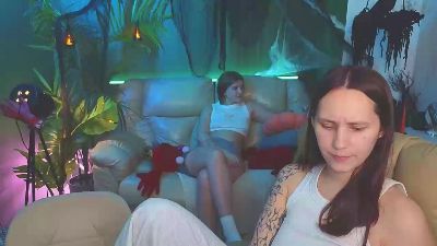 HotCaramelsTrio live cam on Cam4