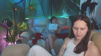 HotCaramelsTrio live cam on Cam4