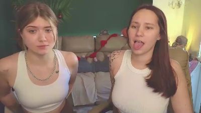 HotCaramelsTrio live cam on Cam4