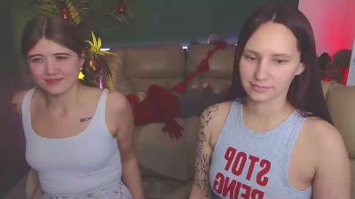 HotCaramelsTrio live cam on Cam4