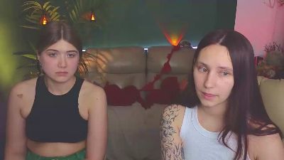 HotCaramelsTrio live cam on Cam4