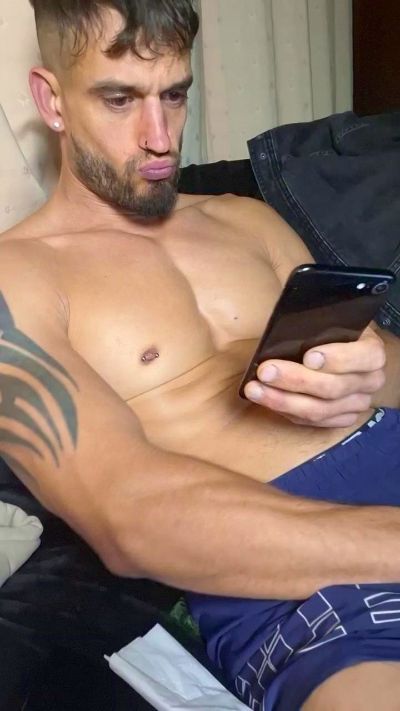 HotCock4u77 live cam on Cam4