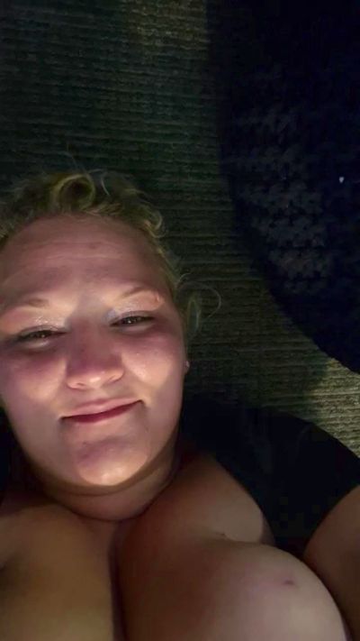 HotNBothered86 live cam on Cam4