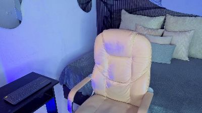 Hot_ariiana live cam on Cam4