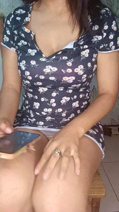 Hot_dame live cam on Cam4