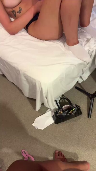 Hotbarbiee live cam on Cam4