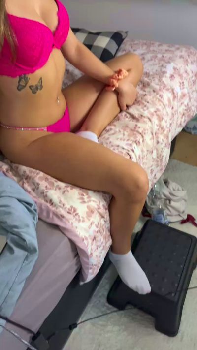 Hotbarbiee live cam on Cam4