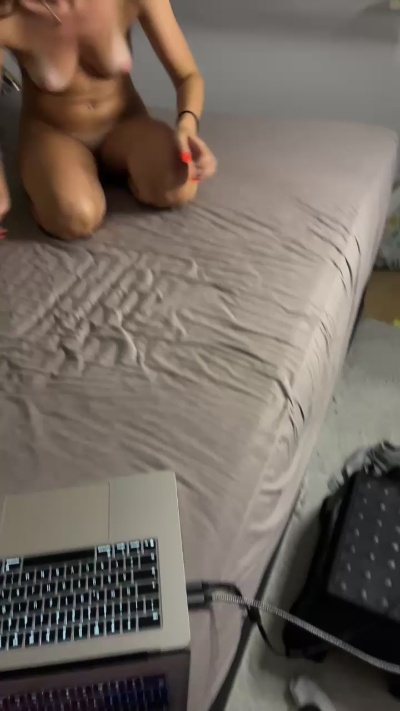Hotbarbiee live cam on Cam4