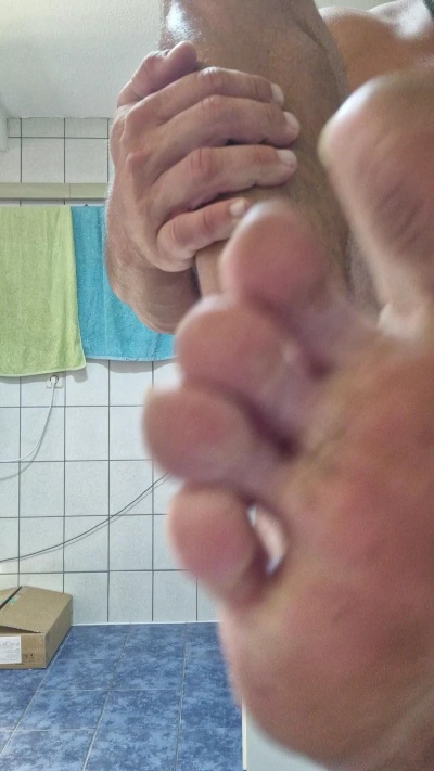 Hotboy002020 live cam on Cam4