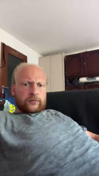 Hotboymaschine live cam on Cam4