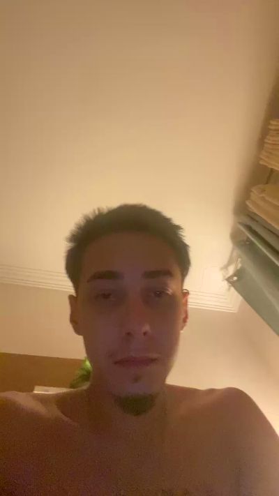 Hotboyyy Live-Chat auf Cam4