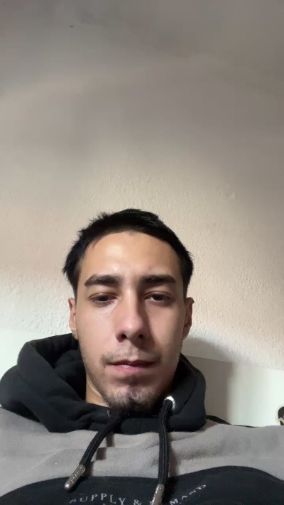 Hotboyyy live cam on Cam4