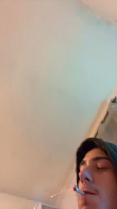 Hotboyyy live cam on Cam4
