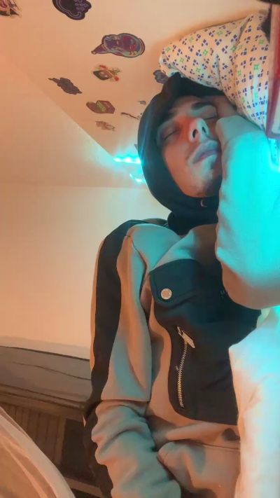 Hotboyyy live cam on Cam4