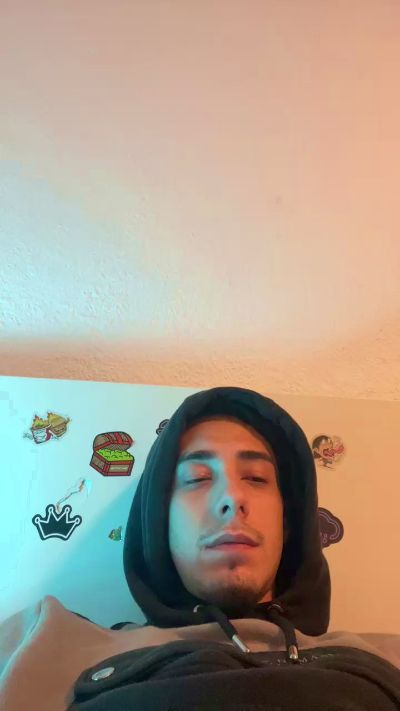 Hotboyyy live cam on Cam4