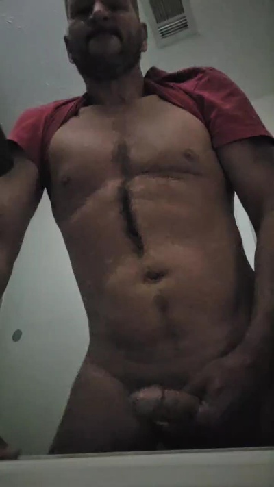 Hotbull100 live cam on Cam4